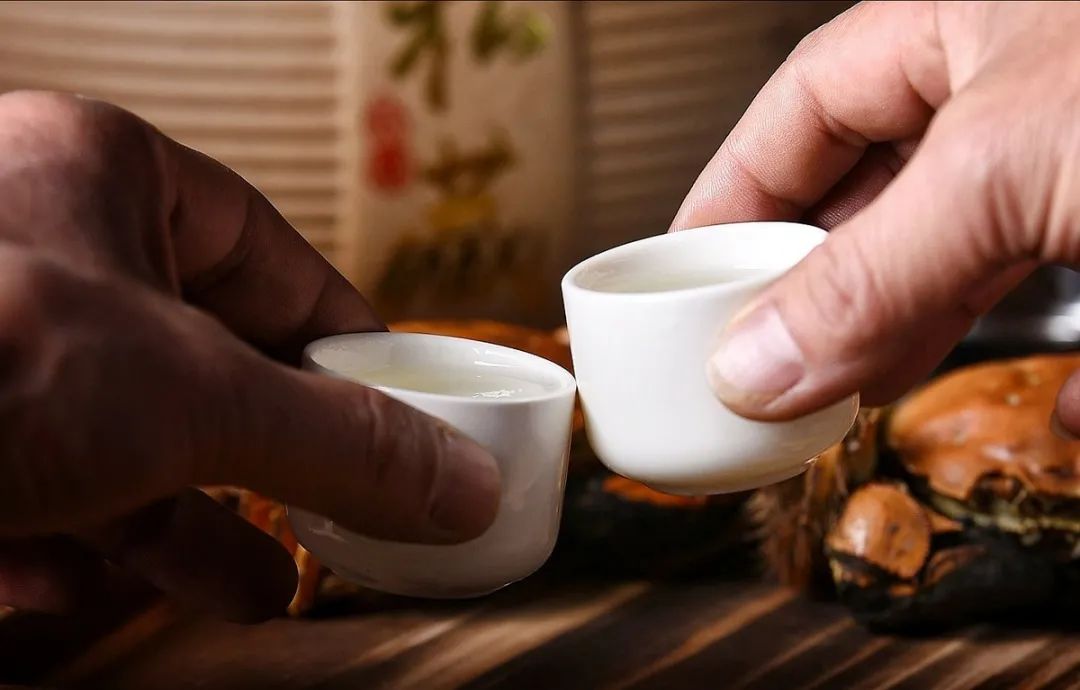 汤臣一品酒业 | 天天适量饮酱香型白酒有益康健。。 - 贵州汤臣酒业有限责任公司 -  